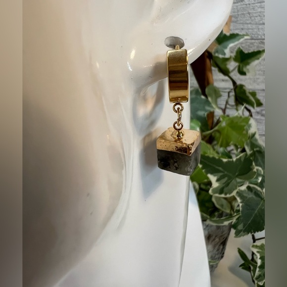 Stone Dainty Gold Hoops - Elegant Classic Earrings - Small Minimalist Hoop - Picture 8 of 16